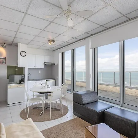 Beautiful Rooftop With Sea View 아파트